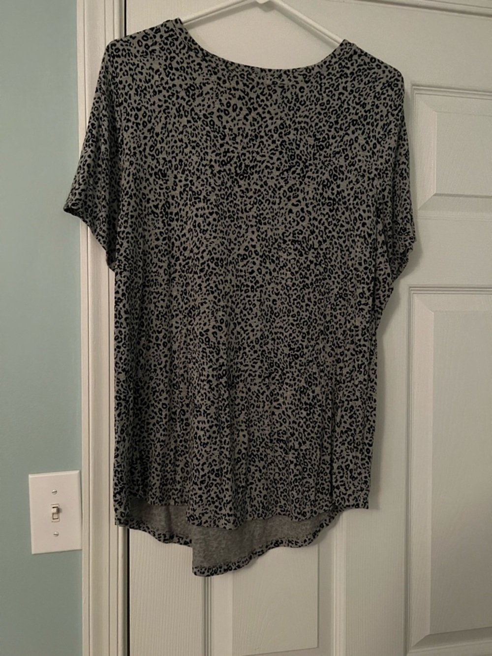 Old Navy Gray and Black Leopard Print Short Sleeve Top
